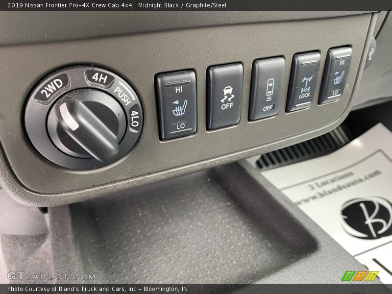 Controls of 2019 Frontier Pro-4X Crew Cab 4x4