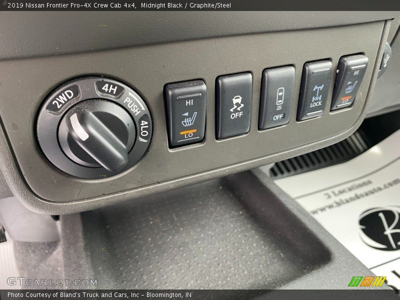 Controls of 2019 Frontier Pro-4X Crew Cab 4x4