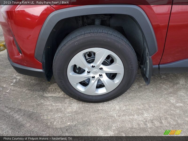 Ruby Flare Pearl / Black 2019 Toyota RAV4 LE