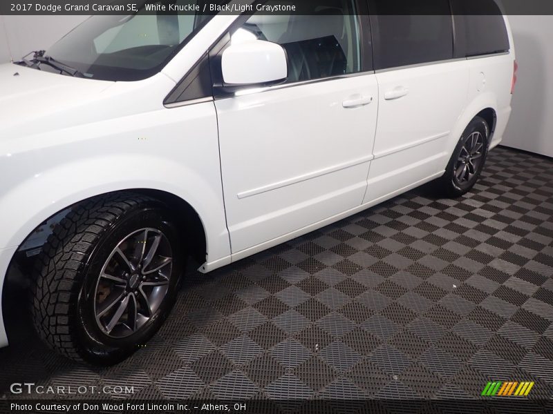 White Knuckle / Black/Light Graystone 2017 Dodge Grand Caravan SE