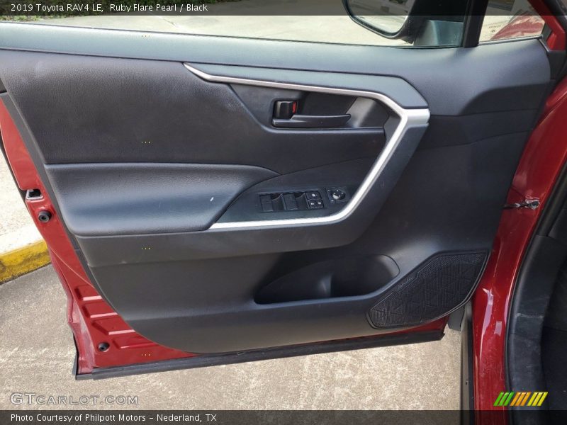 Ruby Flare Pearl / Black 2019 Toyota RAV4 LE