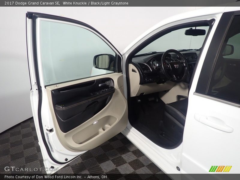 White Knuckle / Black/Light Graystone 2017 Dodge Grand Caravan SE