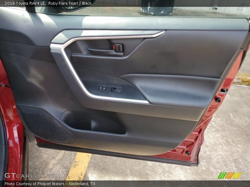 Ruby Flare Pearl / Black 2019 Toyota RAV4 LE