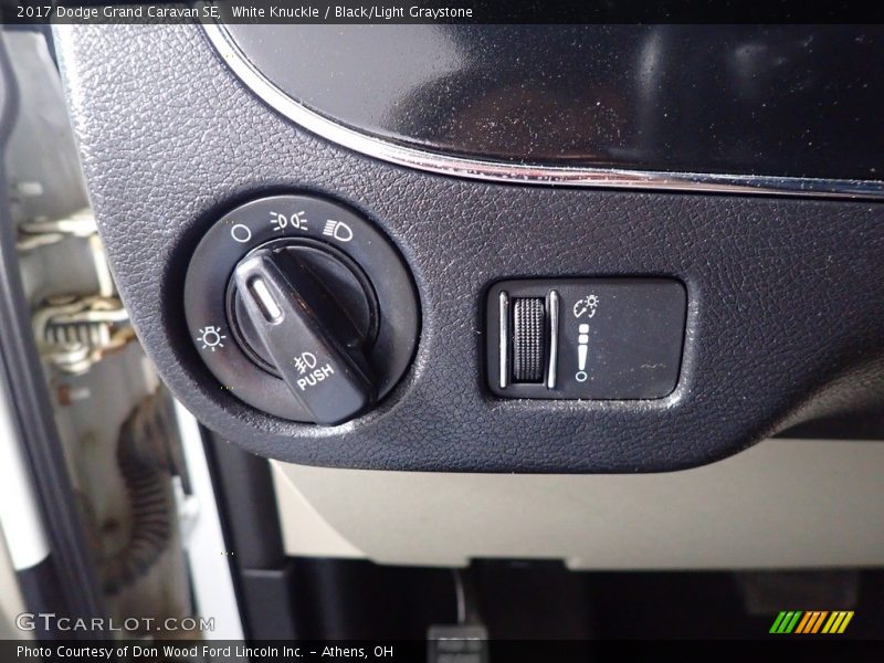 White Knuckle / Black/Light Graystone 2017 Dodge Grand Caravan SE