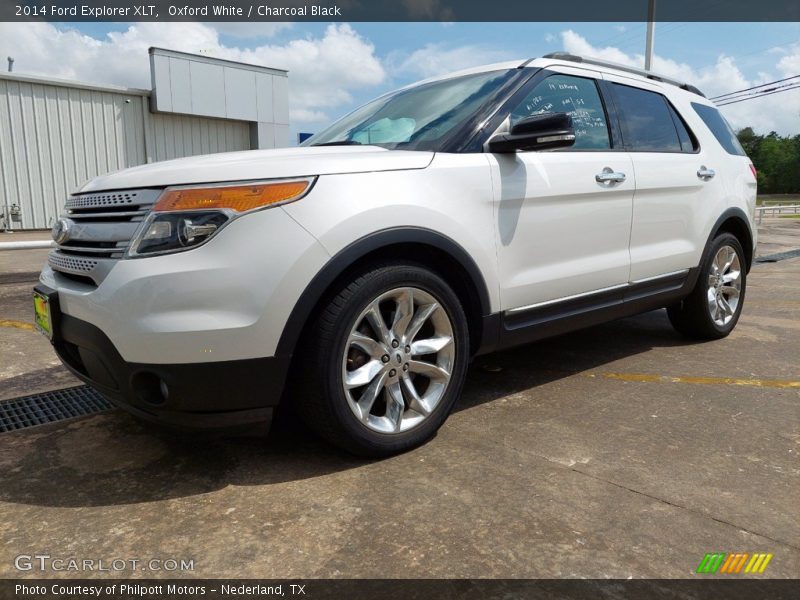 Oxford White / Charcoal Black 2014 Ford Explorer XLT