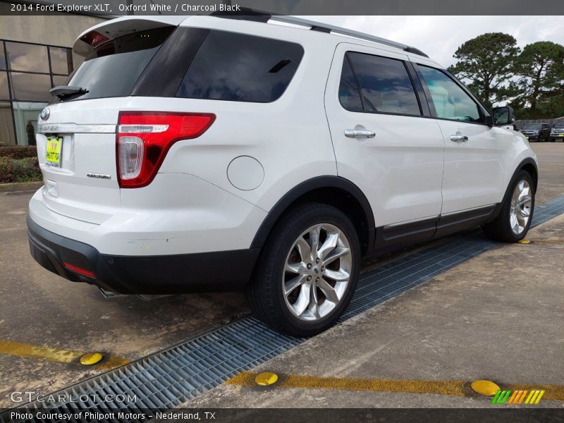 Oxford White / Charcoal Black 2014 Ford Explorer XLT