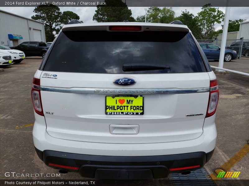 Oxford White / Charcoal Black 2014 Ford Explorer XLT