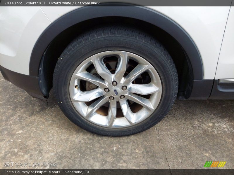 Oxford White / Charcoal Black 2014 Ford Explorer XLT
