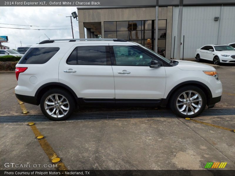Oxford White / Charcoal Black 2014 Ford Explorer XLT