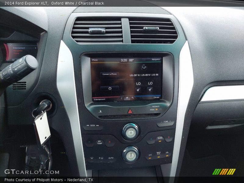 Oxford White / Charcoal Black 2014 Ford Explorer XLT