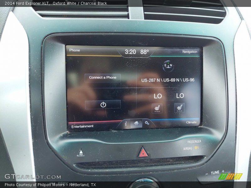 Oxford White / Charcoal Black 2014 Ford Explorer XLT
