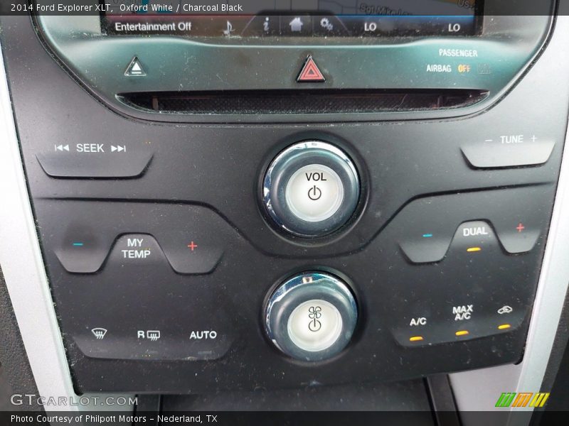 Oxford White / Charcoal Black 2014 Ford Explorer XLT
