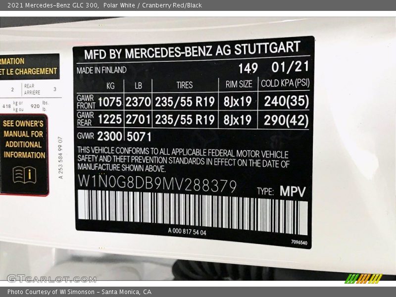 Polar White / Cranberry Red/Black 2021 Mercedes-Benz GLC 300