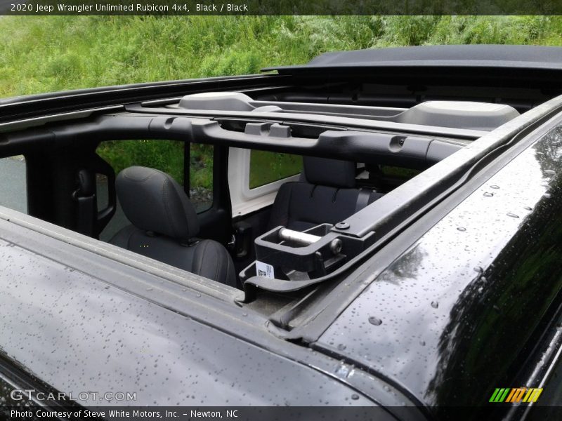 Sunroof of 2020 Wrangler Unlimited Rubicon 4x4