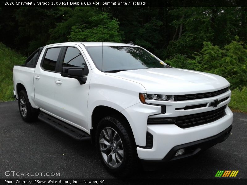Front 3/4 View of 2020 Silverado 1500 RST Double Cab 4x4