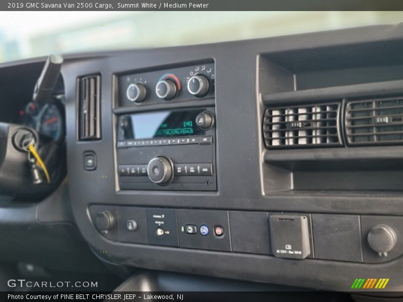 Summit White / Medium Pewter 2019 GMC Savana Van 2500 Cargo