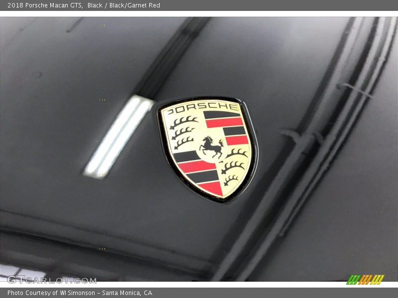 Black / Black/Garnet Red 2018 Porsche Macan GTS