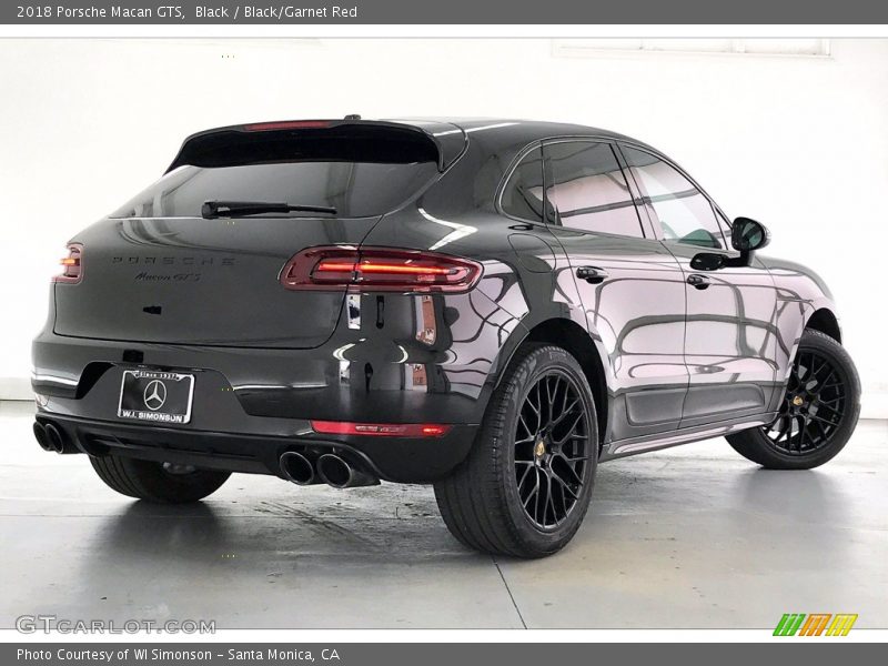 Black / Black/Garnet Red 2018 Porsche Macan GTS