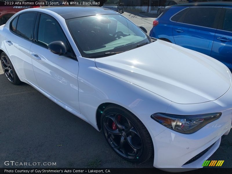 Alfa White / Black/Red 2019 Alfa Romeo Giulia Ti Sport