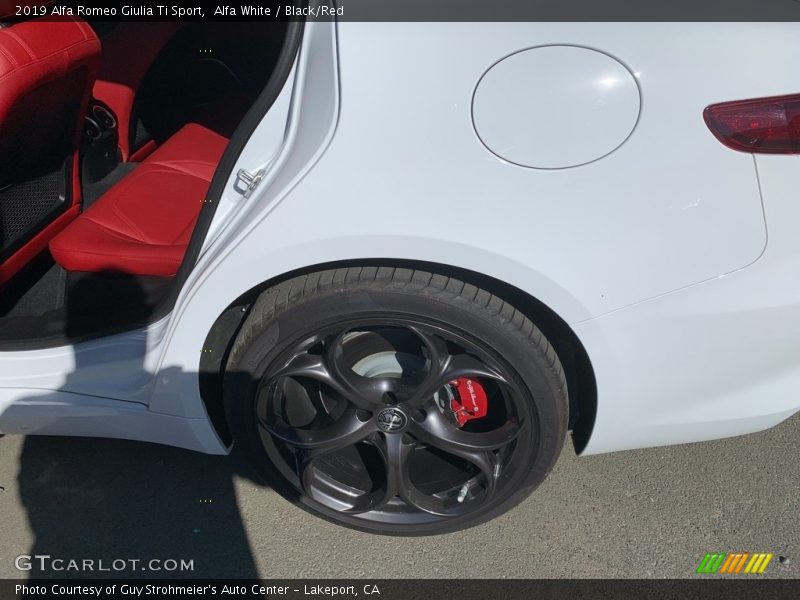 Alfa White / Black/Red 2019 Alfa Romeo Giulia Ti Sport