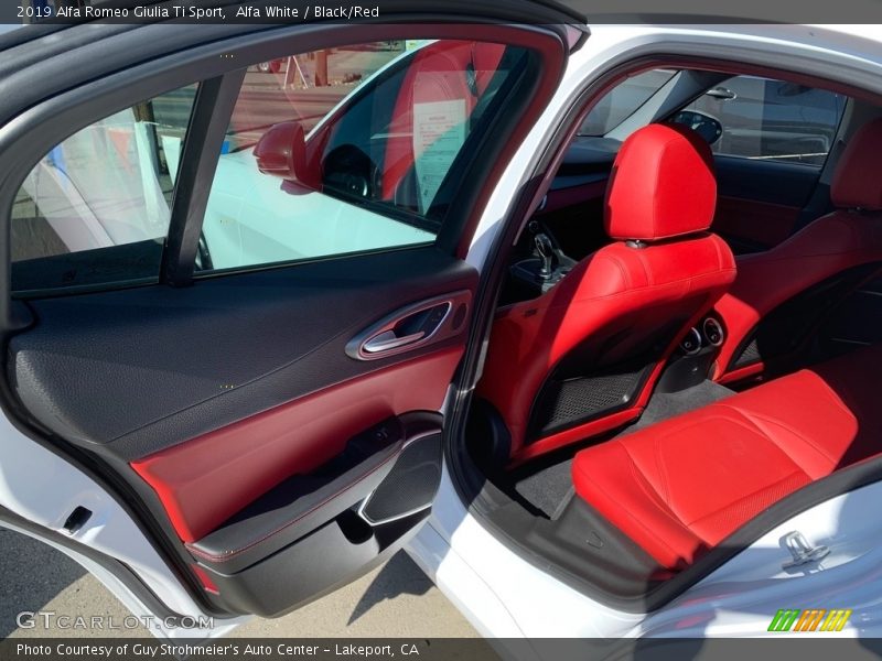 Alfa White / Black/Red 2019 Alfa Romeo Giulia Ti Sport