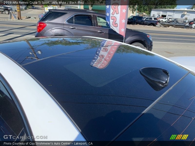Alfa White / Black/Red 2019 Alfa Romeo Giulia Ti Sport