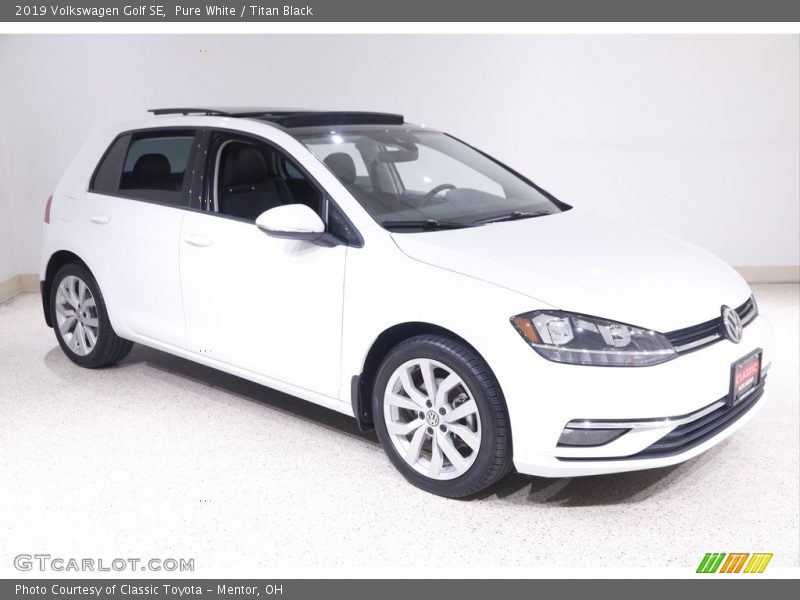 Pure White / Titan Black 2019 Volkswagen Golf SE