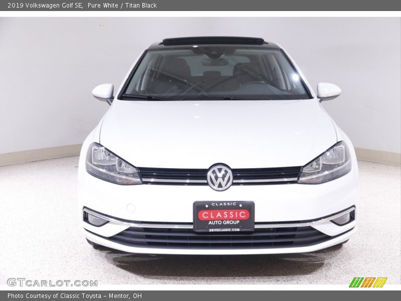 Pure White / Titan Black 2019 Volkswagen Golf SE