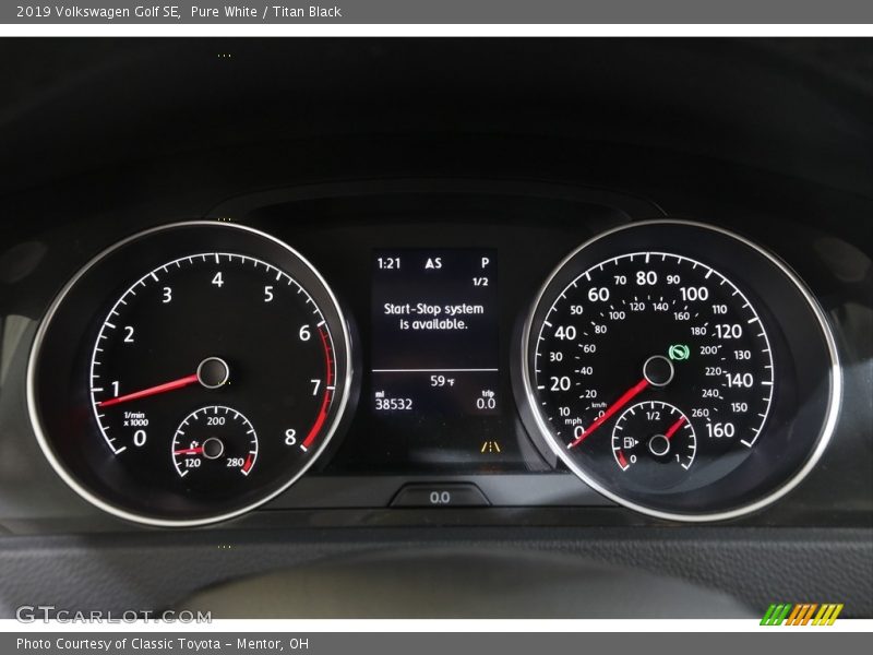 Pure White / Titan Black 2019 Volkswagen Golf SE