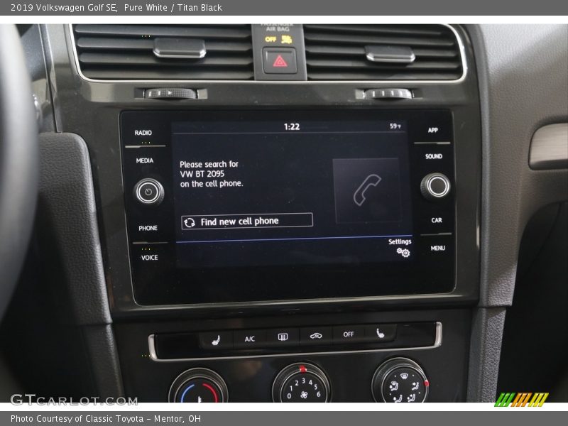 Pure White / Titan Black 2019 Volkswagen Golf SE