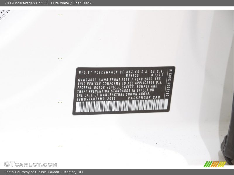 Pure White / Titan Black 2019 Volkswagen Golf SE