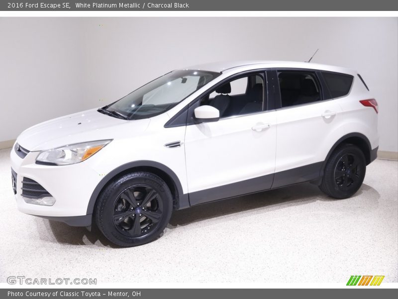 White Platinum Metallic / Charcoal Black 2016 Ford Escape SE