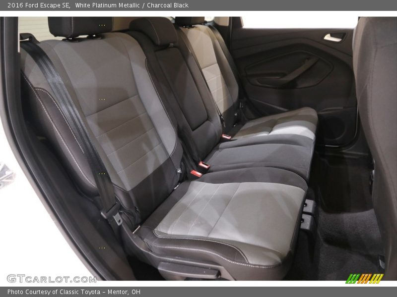 White Platinum Metallic / Charcoal Black 2016 Ford Escape SE