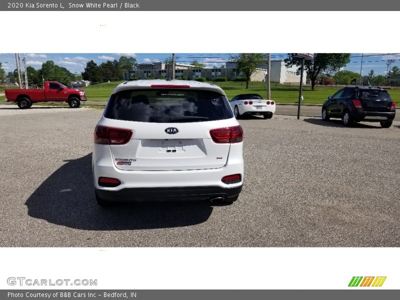 Snow White Pearl / Black 2020 Kia Sorento L