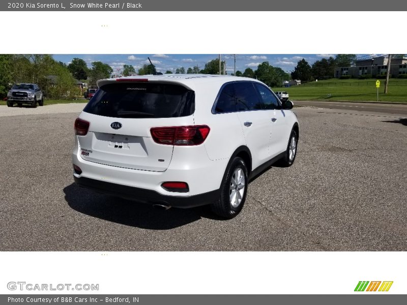 Snow White Pearl / Black 2020 Kia Sorento L