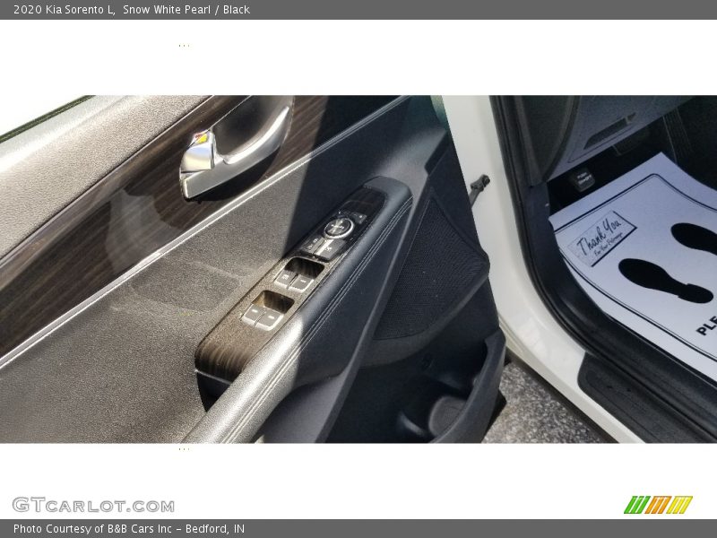 Snow White Pearl / Black 2020 Kia Sorento L