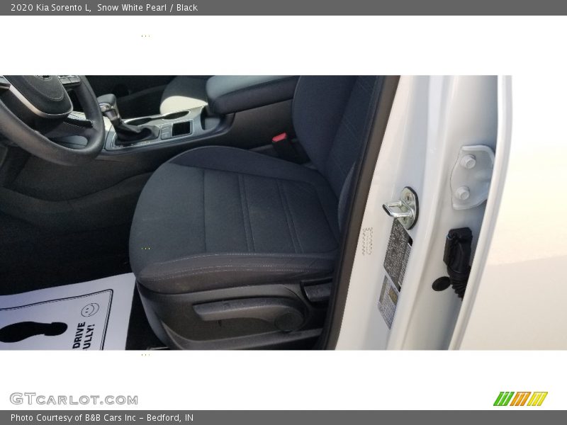 Snow White Pearl / Black 2020 Kia Sorento L