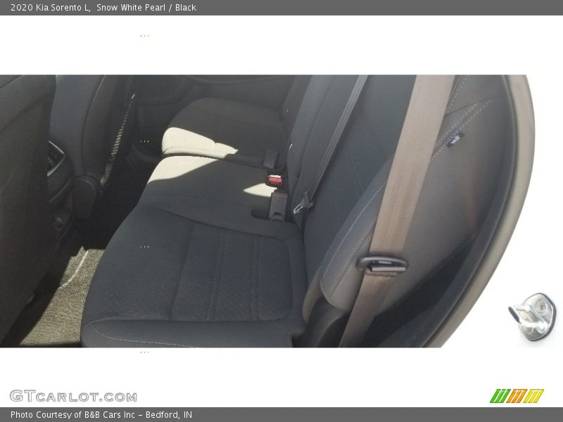 Snow White Pearl / Black 2020 Kia Sorento L