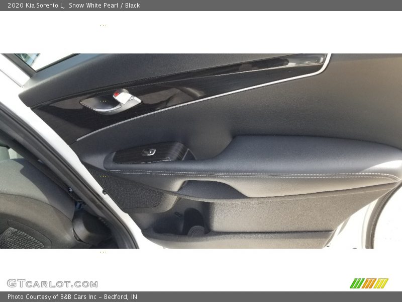 Snow White Pearl / Black 2020 Kia Sorento L