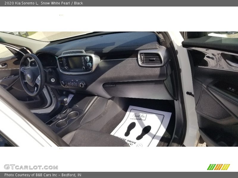 Snow White Pearl / Black 2020 Kia Sorento L