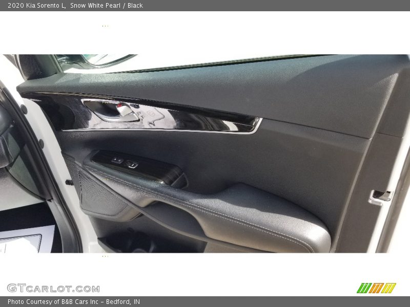 Snow White Pearl / Black 2020 Kia Sorento L