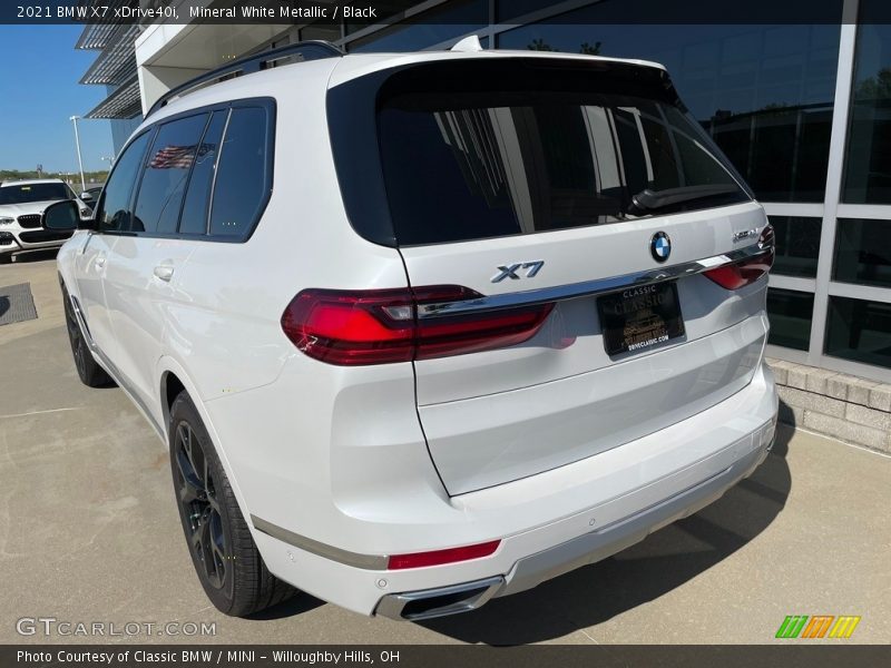 Mineral White Metallic / Black 2021 BMW X7 xDrive40i