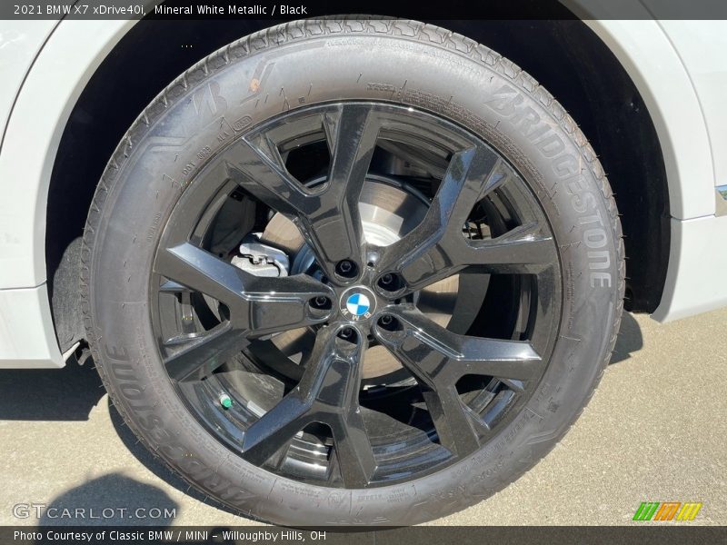 Mineral White Metallic / Black 2021 BMW X7 xDrive40i