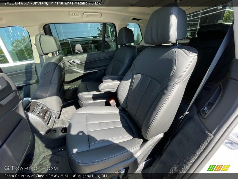 Mineral White Metallic / Black 2021 BMW X7 xDrive40i