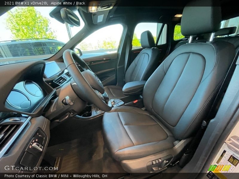 Alpine White / Black 2021 BMW X1 xDrive28i