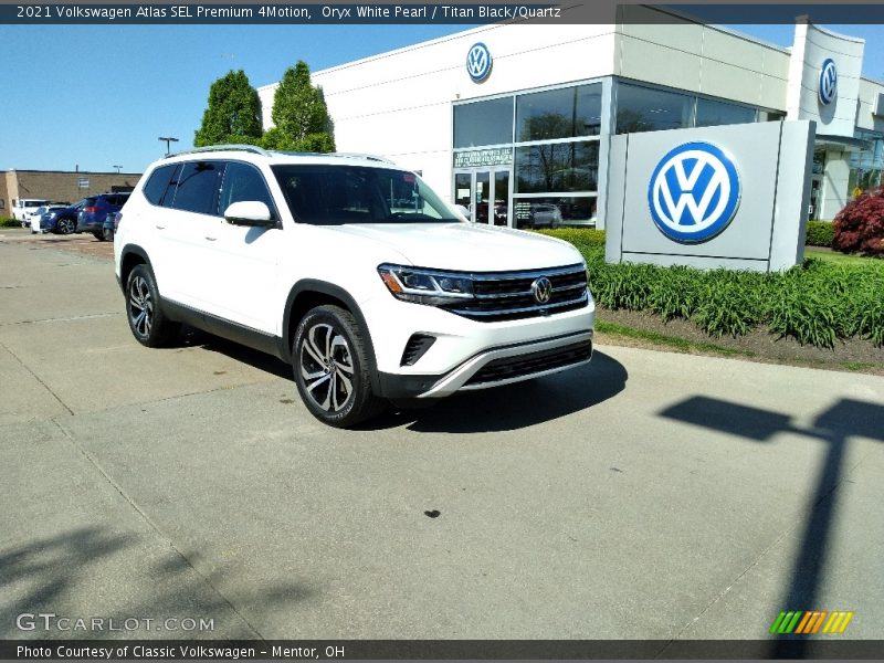 Front 3/4 View of 2021 Atlas SEL Premium 4Motion