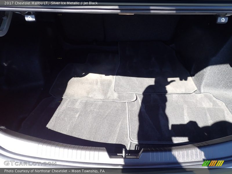 Silver Ice Metallic / Jet Black 2017 Chevrolet Malibu LT