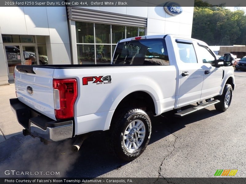 Oxford White / Black 2019 Ford F250 Super Duty XL Crew Cab 4x4