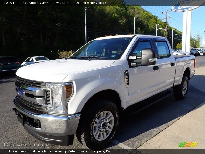 Oxford White / Black 2019 Ford F250 Super Duty XL Crew Cab 4x4