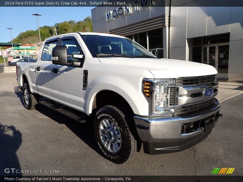 Oxford White / Black 2019 Ford F250 Super Duty XL Crew Cab 4x4
